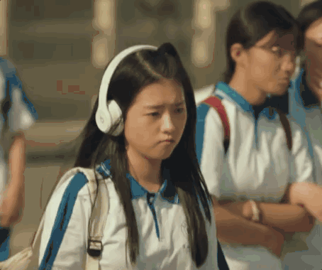 李小满「火」了，何蓝逗不愧95小花潜力股