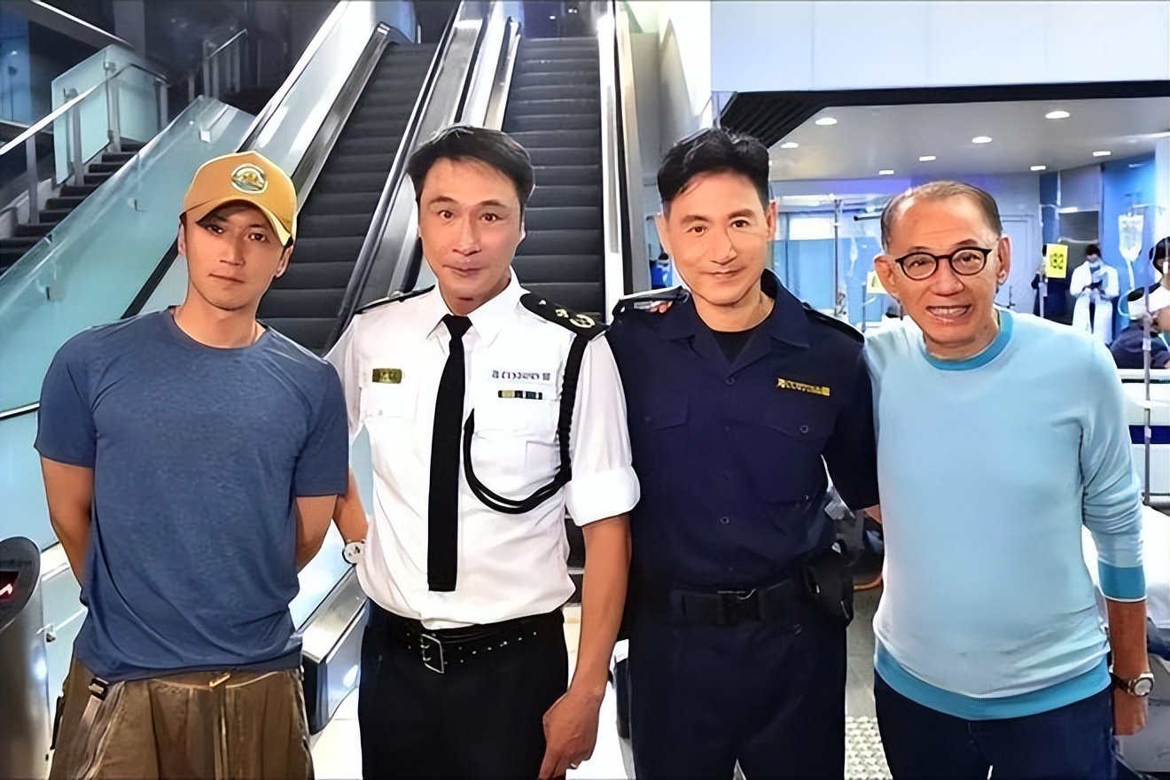 79岁杨受成出席庆功宴！谢霆锋张学友让出C位，明星云集有人喝醉