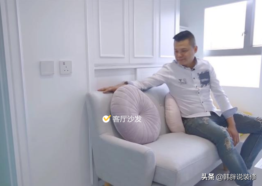 90后夫妻，花光积蓄只能在香港买12㎡蜗居，天天享受高铁卧铺待遇