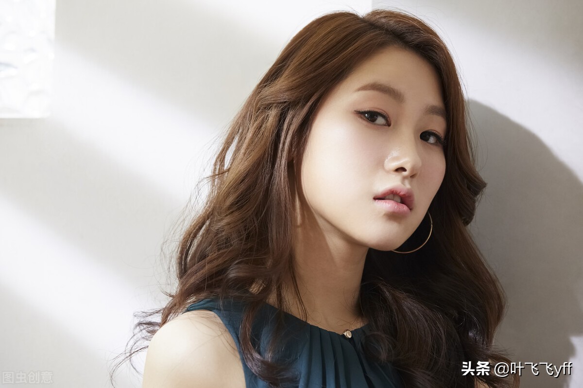 一个女人想跟你产生关系，不会说出来，而是默默去做这三件事