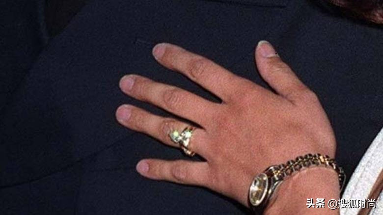 詹妮弗·洛佩兹与蝙蝠侠重温旧爱，六度订婚的她坐拥豪宅钻戒无数