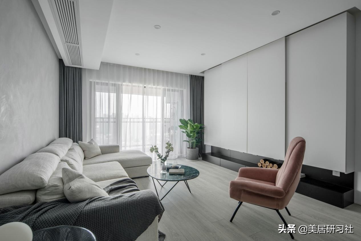 深圳80后女生的不婚生活，独居195㎡房子，全屋极简治愈，好羡慕