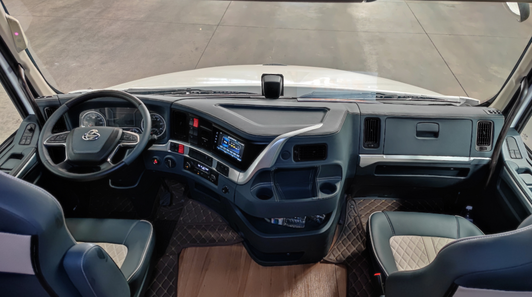 4.4m超大驾驶室 内饰挂车"随心定制",乘龙t7l创新纪录 _ 卡车之家论坛