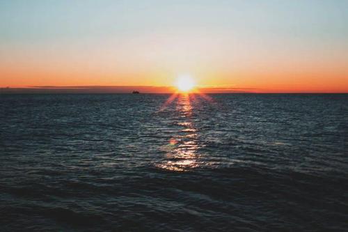 刮目相看！中考模拟考试作文参考范文《跳出刻板印象的藩篱》