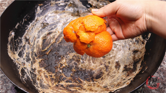锅底烧糊的黑垢怎么去除，用橘子皮可以吗？