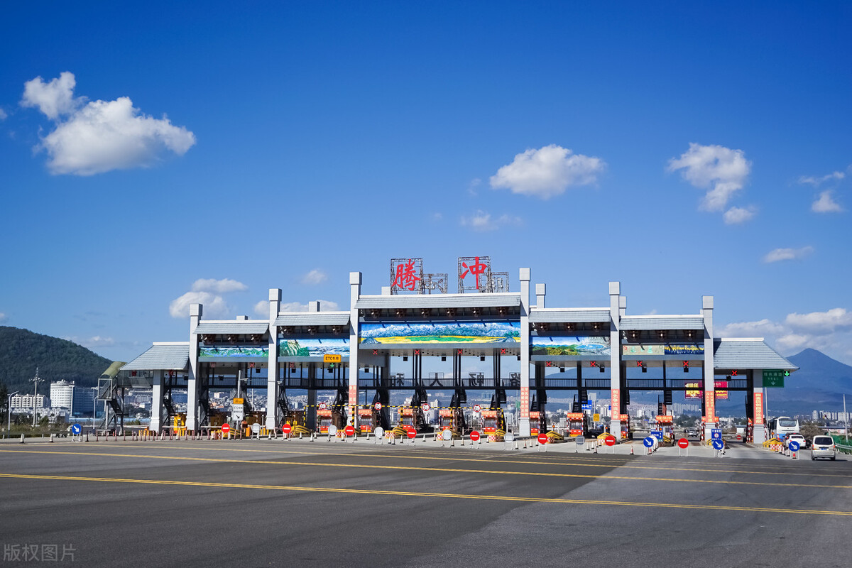 想考公务员的学生注意，这四个岗位看似风光，实际都是“合同工”