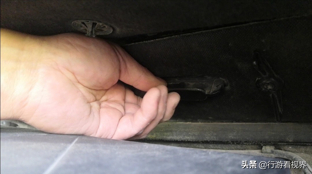 2022年五一之前，58168公里時(shí)候我給愛(ài)車(chē)更換空調(diào)濾芯，全程DIY