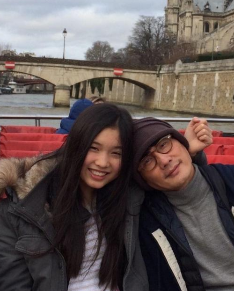 男星包小柏22岁爱女去世！患罕见疾病难治愈，五官小巧长相甜美