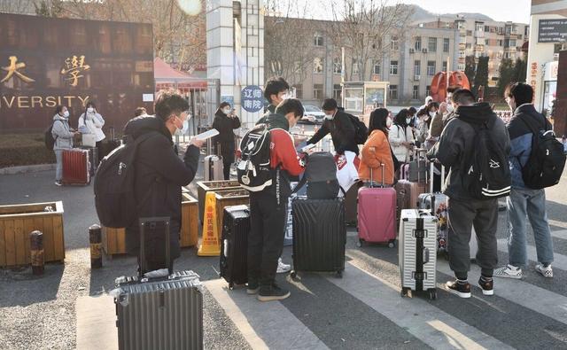 2022湖北大学生寒假“统一提前”，学生欢呼雀跃，家长也放心了