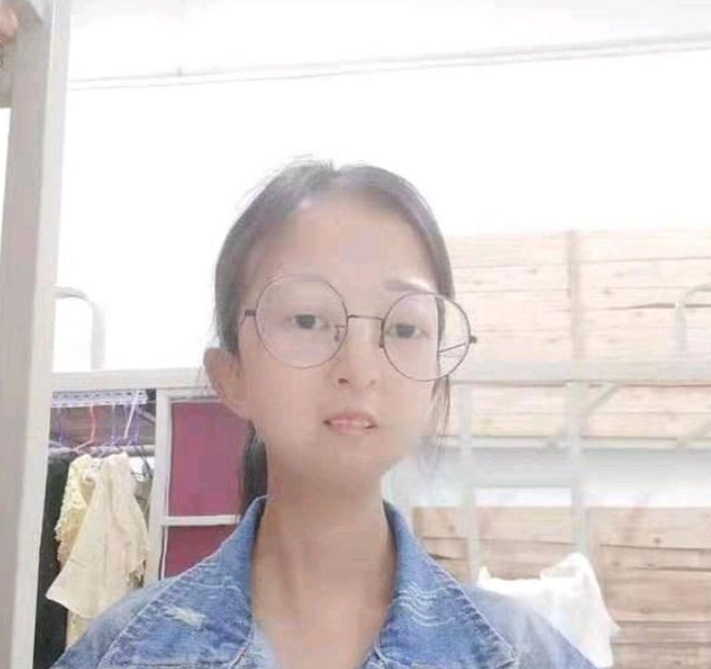 43斤女大学生，为救弟弟吃多年辣椒拌饭，去世前得知男友癌症病逝