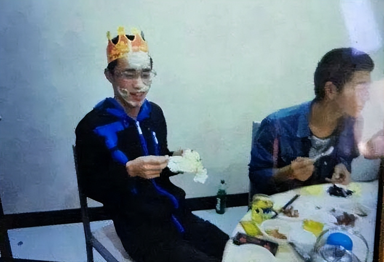 24岁学霸离世捐献5器官，丧子后第10天，父亲回老家工地搬砖