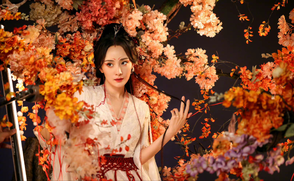 杨幂《狐妖小红娘》海报曝光！“狐妖”造型媚眼如丝超惊艳