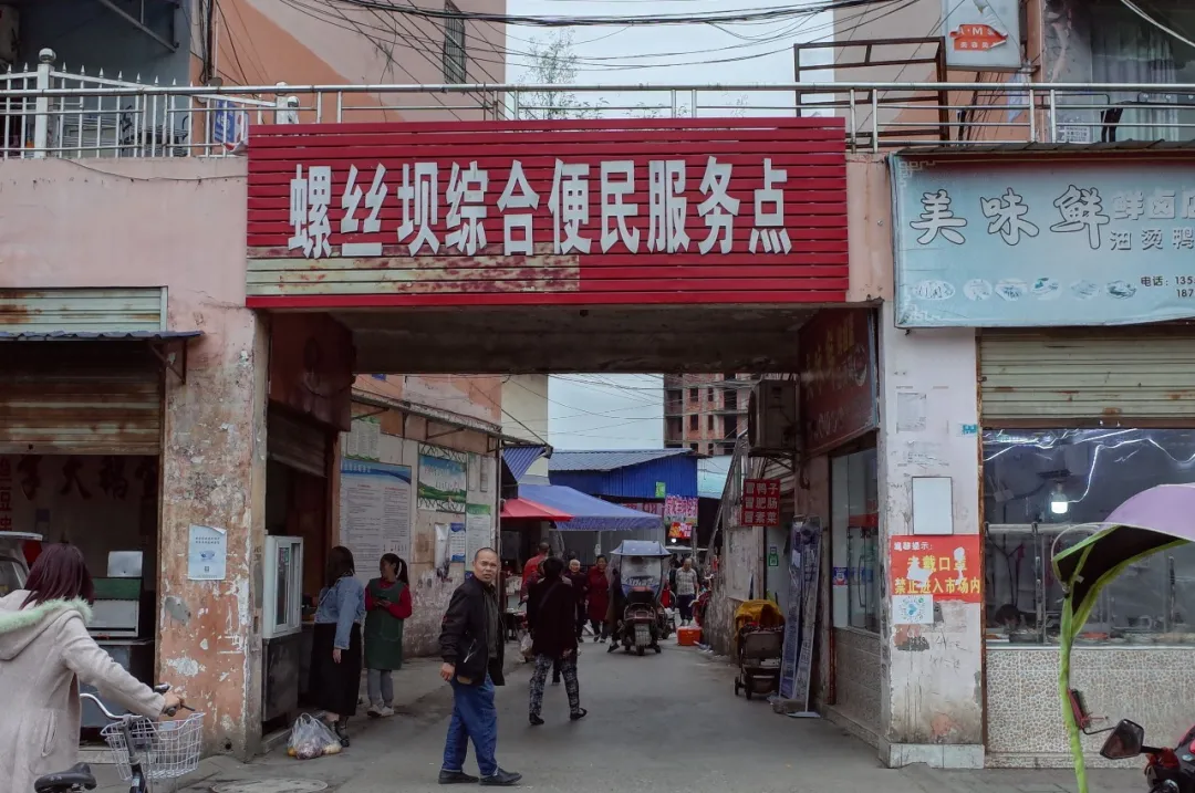 飘了,反套路的“硬核市集”给我找到了