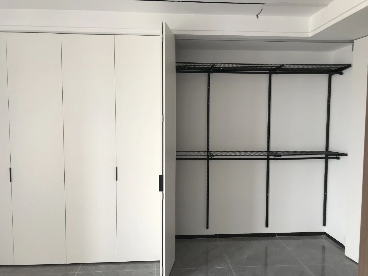 卧室墙壁衣柜怎么制作(砌墙衣柜到底是)