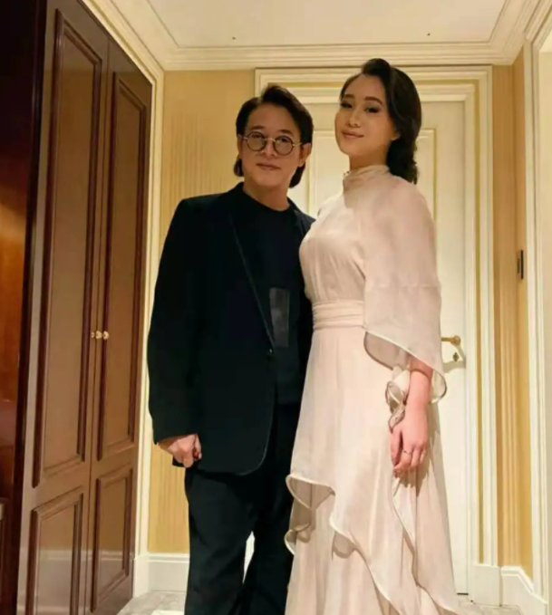 利智老公李连杰:我太太没朋友,我是她的全部,我要给足她安全感