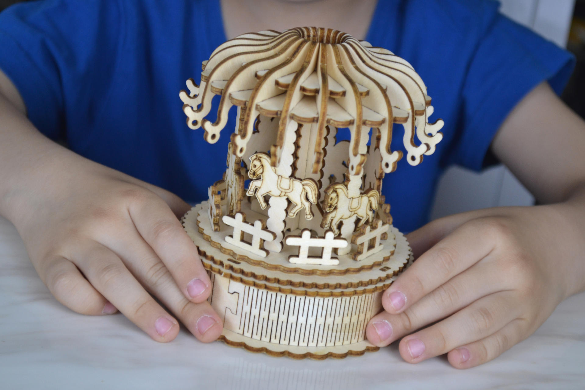 乐趣无穷 亲子互动和萌宝一起 玩玩当当狸旋转木马八音盒