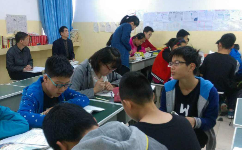 男网红未经允许在教室“热舞”，自称帮学校宣传，校园管理遭质疑