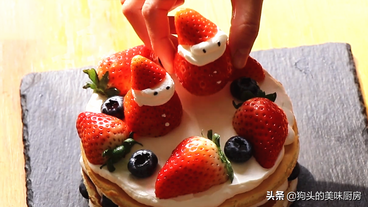 圣诞吃蛋糕，不用烤箱也能做，方法简单，孩子爱不释手，一看就会