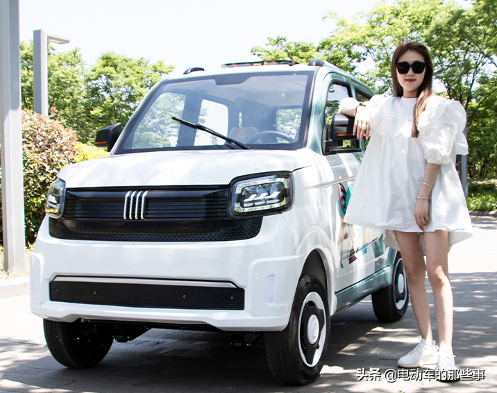 这2款低速四轮电动车，油电两用，7900元起，适合65岁以上老年人