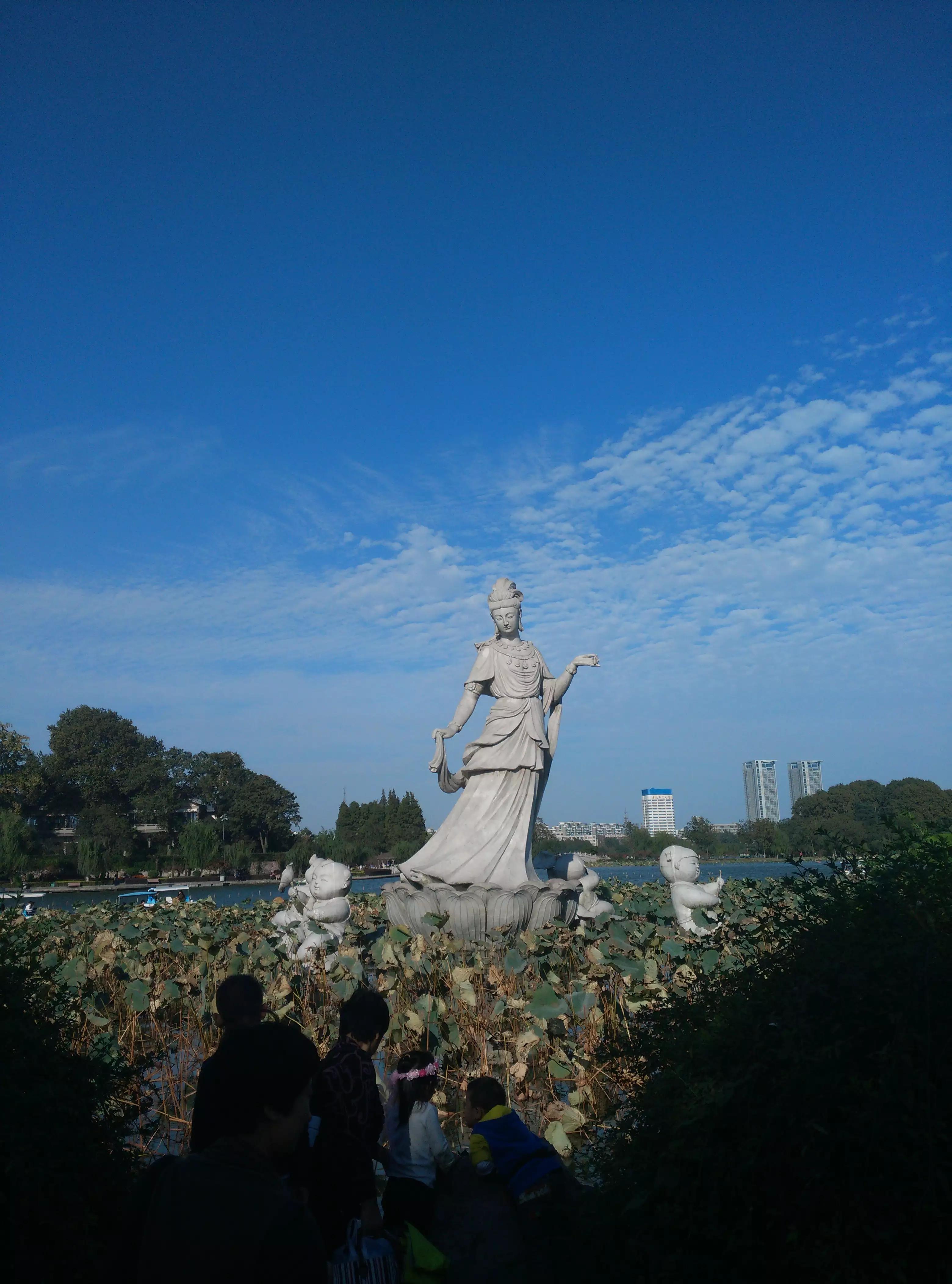 过往是那么美好，回忆是那么心酸，唯有祝愿，别无他法