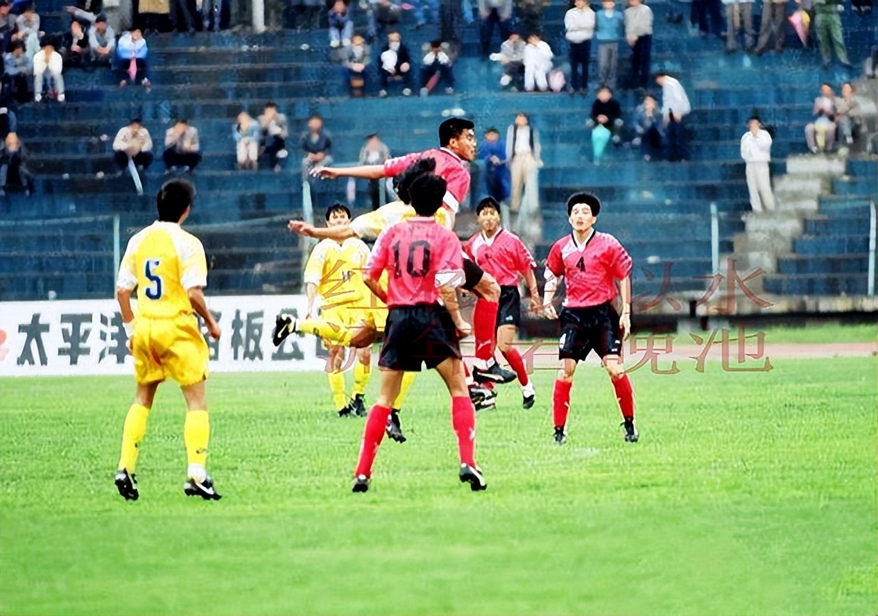 孙继海英超首秀表现惊艳(27年前大连万达PK四川全兴，孙继海首秀，当时球员你能认出几个？)