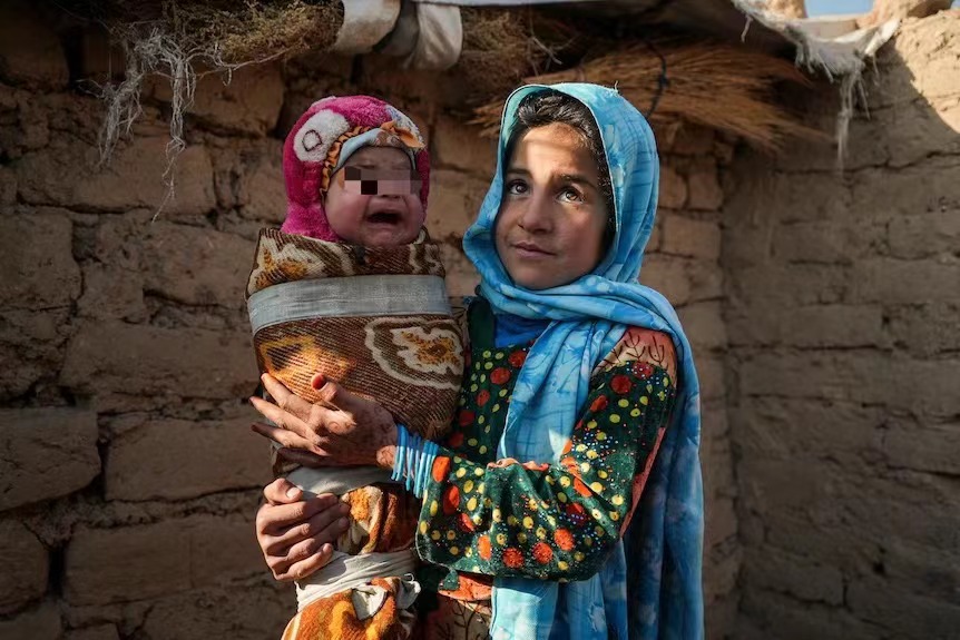 卖孩子换粮食、政府发面粉当薪水、公务员缺口30万：塔利班上台半年，阿富汗人经历了什么？