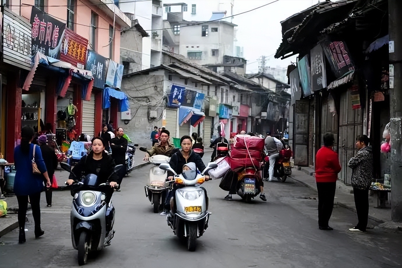 高层定调！中国县城迎来大基建？扭转颓势！中国经济迎来新发展？