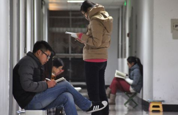 清华教授“工资单”曝出，月工资不到万元？很多人表示难以相信