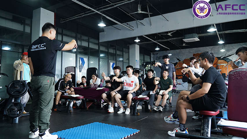 健身学校（健身培训学院学费大概是多少费用呢）