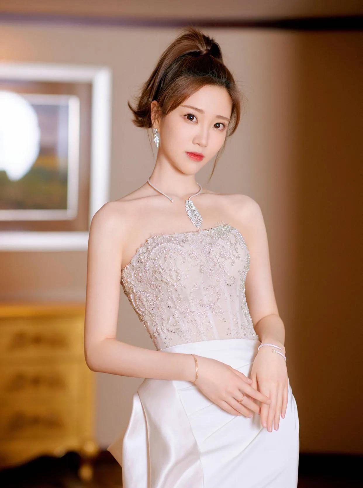 又仙、又美的张纯烨