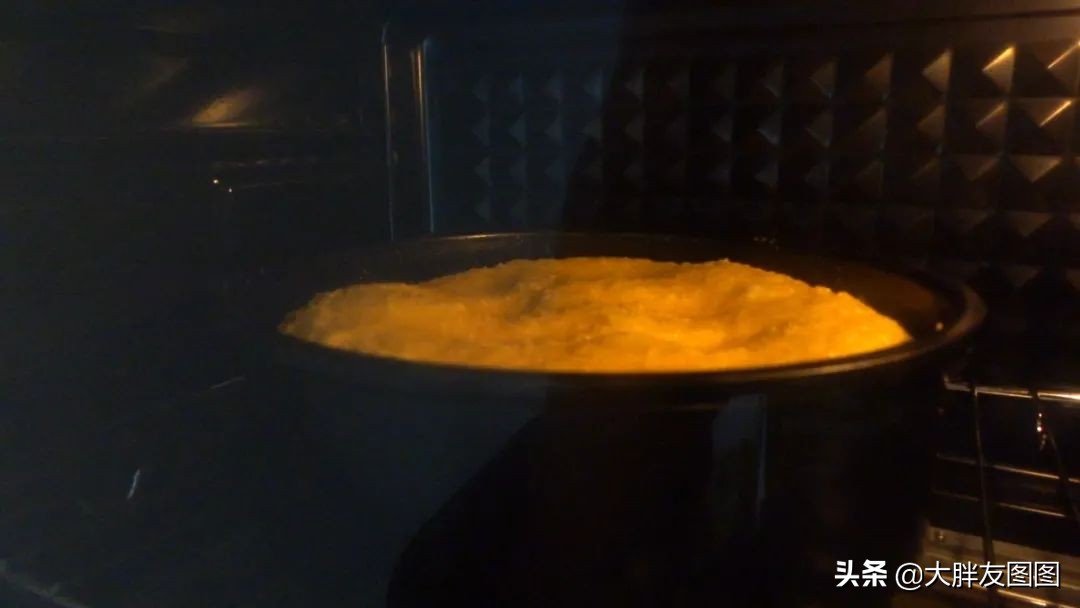 配方揭秘！椰蓉大面包的做法，软蓬蓬，热乎乎，一出炉就忍不住了