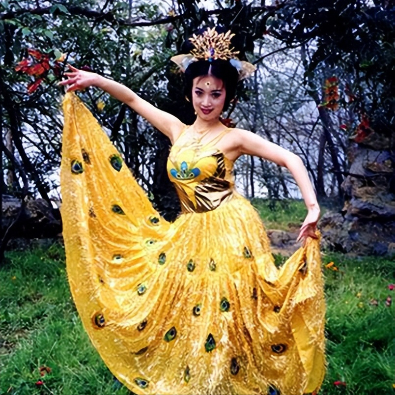 “歪瓜裂枣”别硬演公主，这9位女星告诉你，什么才叫金枝玉叶