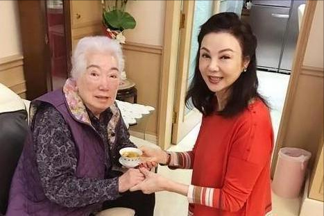 “天才童星”谢玲玲：当红时嫁豪门，7年生5子，得4亿“分手费”