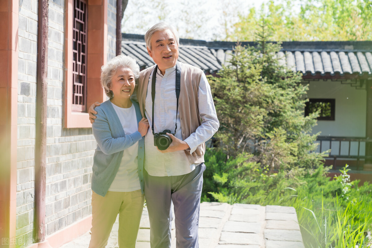 少年夫妻老来伴,老来伴到底伴什么