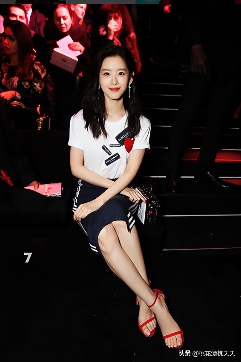 粗腿、短腿、罗圈腿，这8位女星貌美如花，却“输”在了大腿上