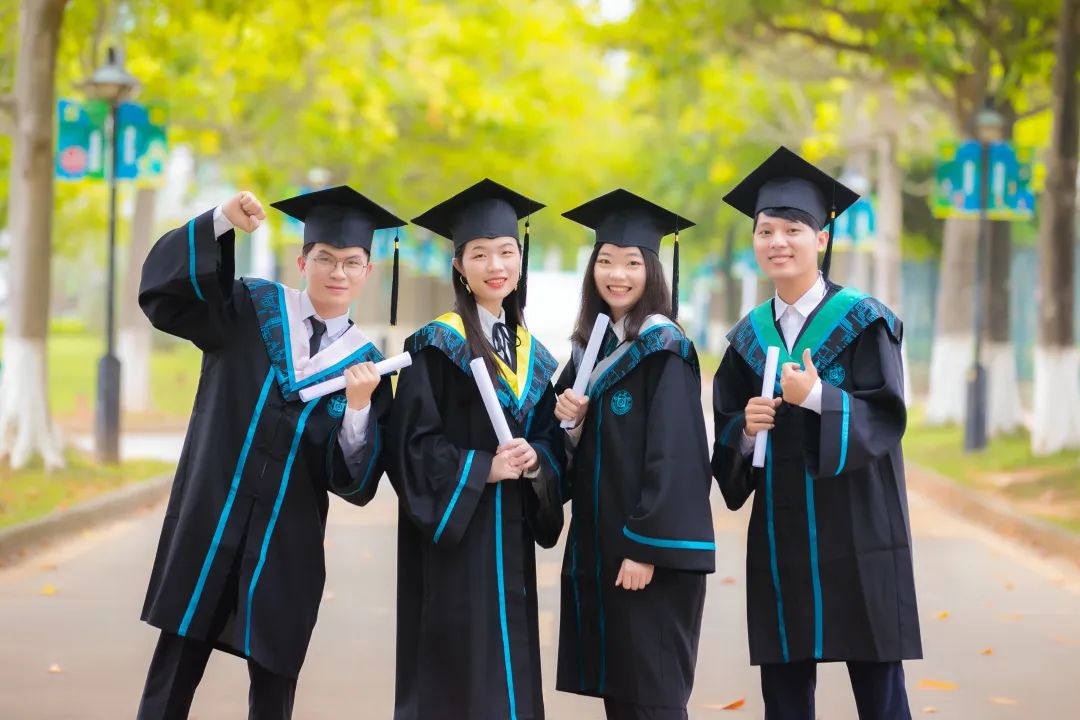 仙气十足！这些学位服有点不一样！网友：学位服一定得是西式的？如果来点中国风呢