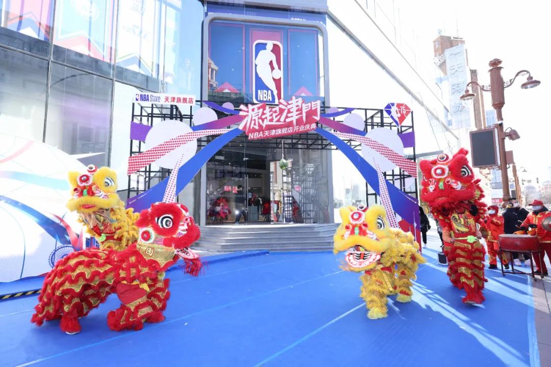 nba为什么穿中国球衣(3年连开3家！NBA在华布局大型门店，搭起文化沟通桥梁)