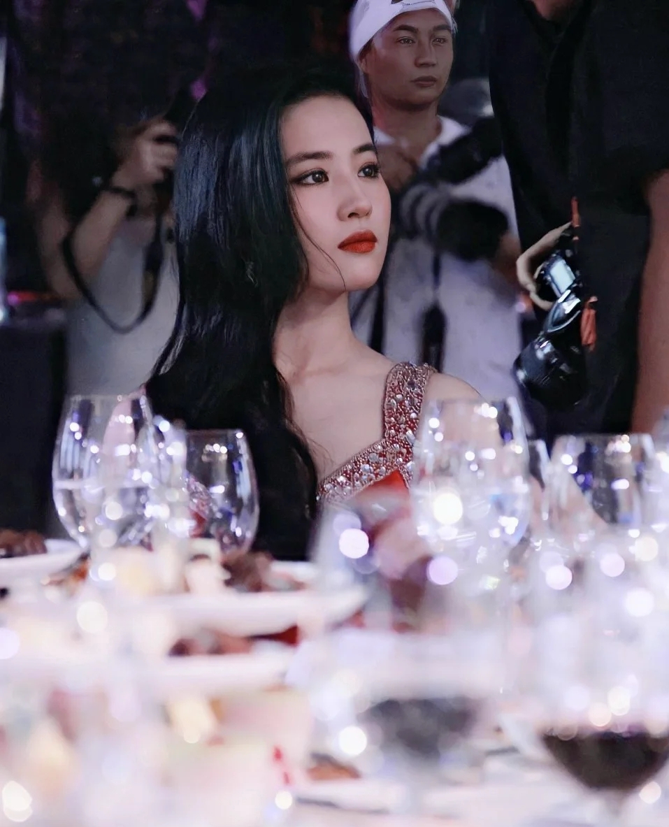 刘亦菲穿过的礼服㈡