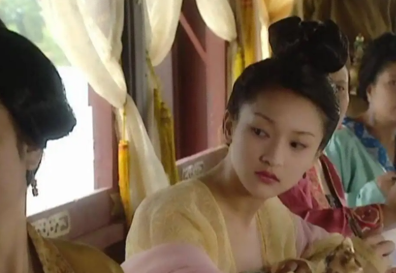 “歪瓜裂枣”别硬演公主，这9位女星告诉你，什么才叫金枝玉叶