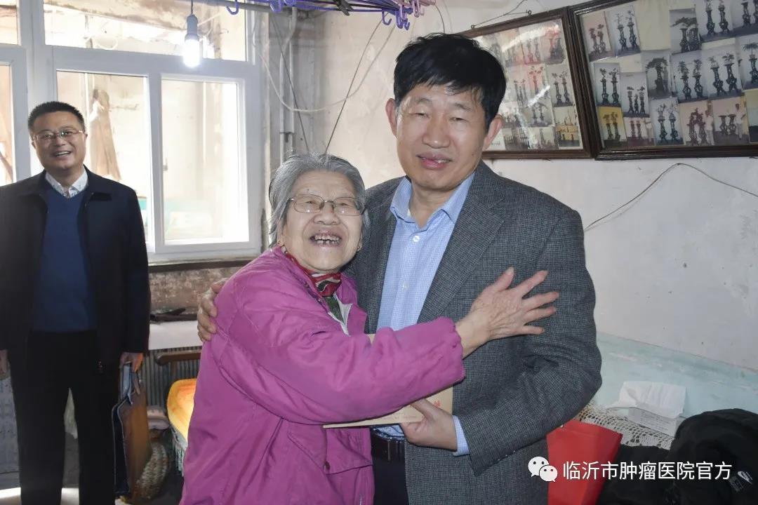 临沂市肿瘤医院领导走访慰问老党员老干部：浓浓关爱传真情