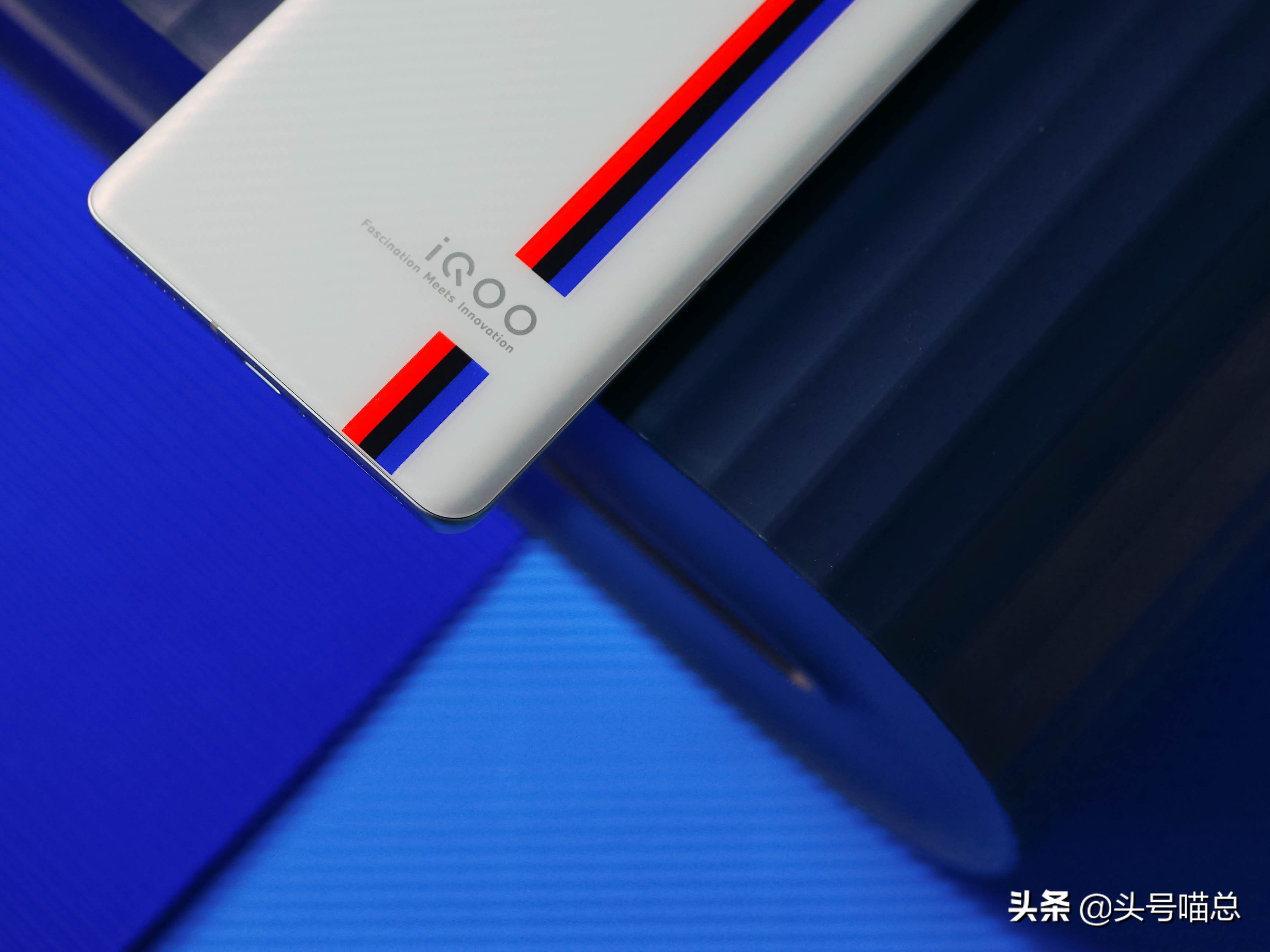 iQOO 9 Pro「传奇版」开箱——冰蓝战舰，一触即发