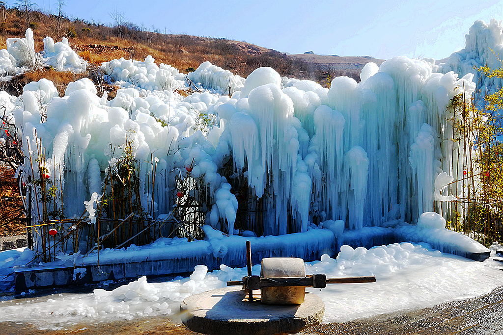 七彩峡谷冰雪节
