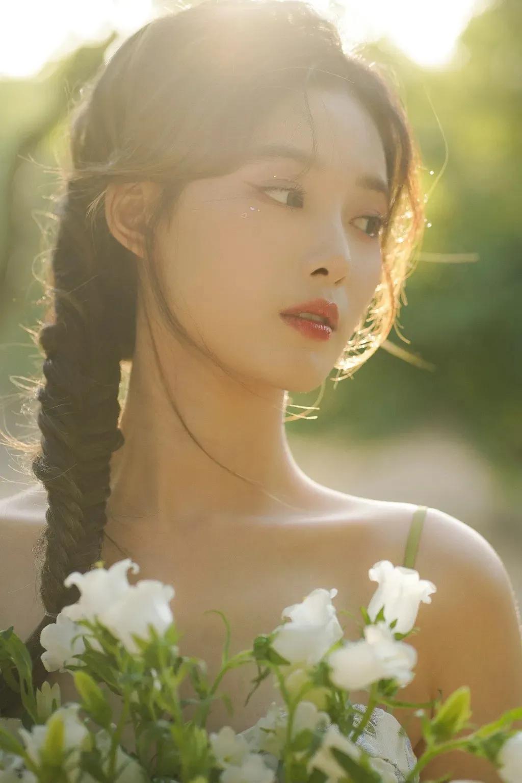 徐艺洋，夏日花仙子