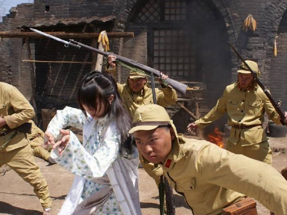 日本人出书嘲讽中国“抗日神剧”，如此乱象，该由谁来买单？