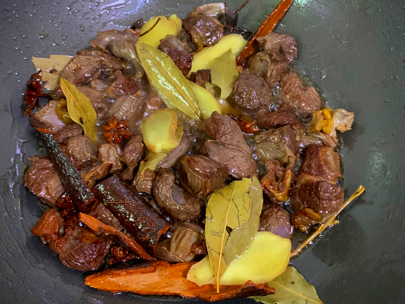 牛肉怎样炖才熟得更快？老师傅教我3个小技巧，牛肉烂鲜香没腥味
