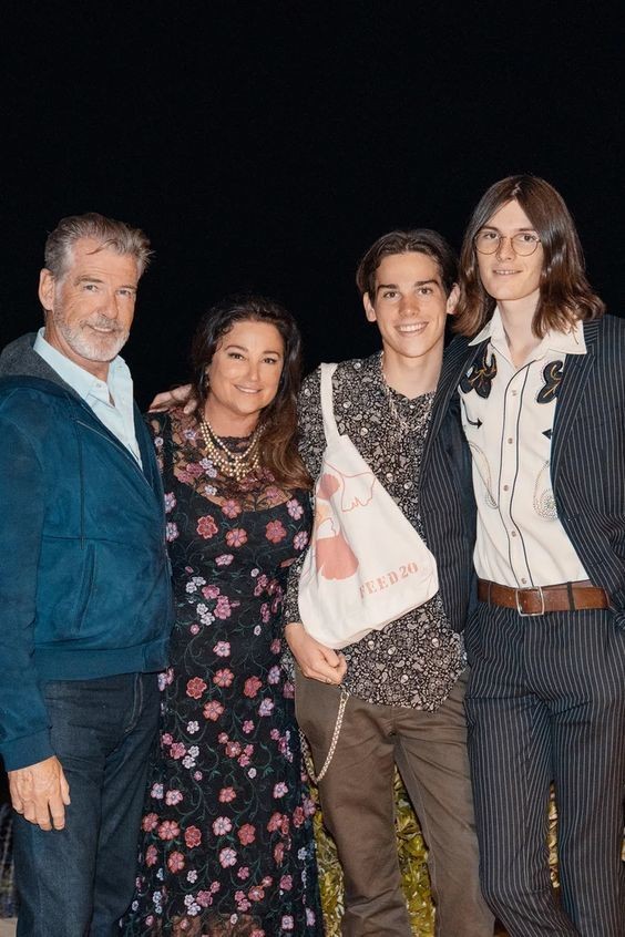 “最帅007”布鲁斯南：妻子从窈窕佳人胖到260斤，他28年宠爱不变