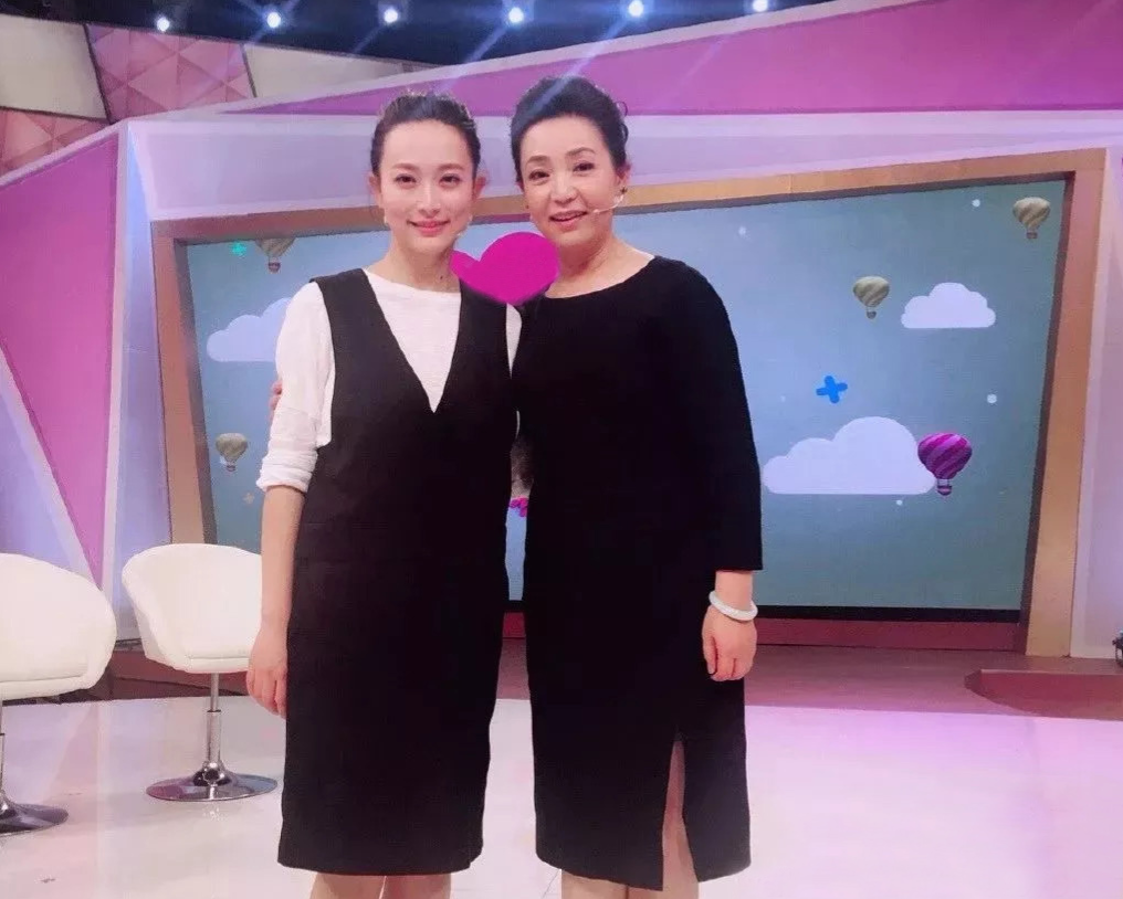 著名演员戴春荣之女郝洛钒：见证父母爱情，我也要像他们一样幸福