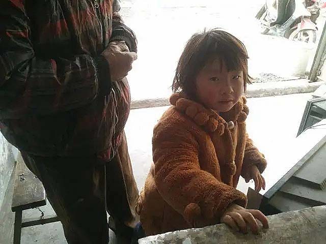 武汉三口之家：父女三人无血缘，父亲不是亲生的，妹妹不是亲妹妹