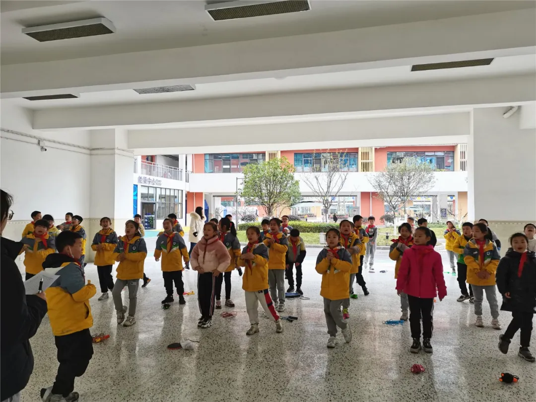 童年不同样 乐考伴成长——双流实小外国语学校体育期末测试