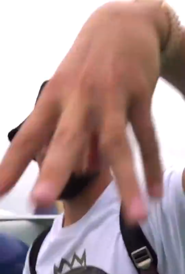 勇士队或将前往日本（勇士全队登机去日本！库里讲话高呼宝贝，汤神霸气，韩国男团助威）